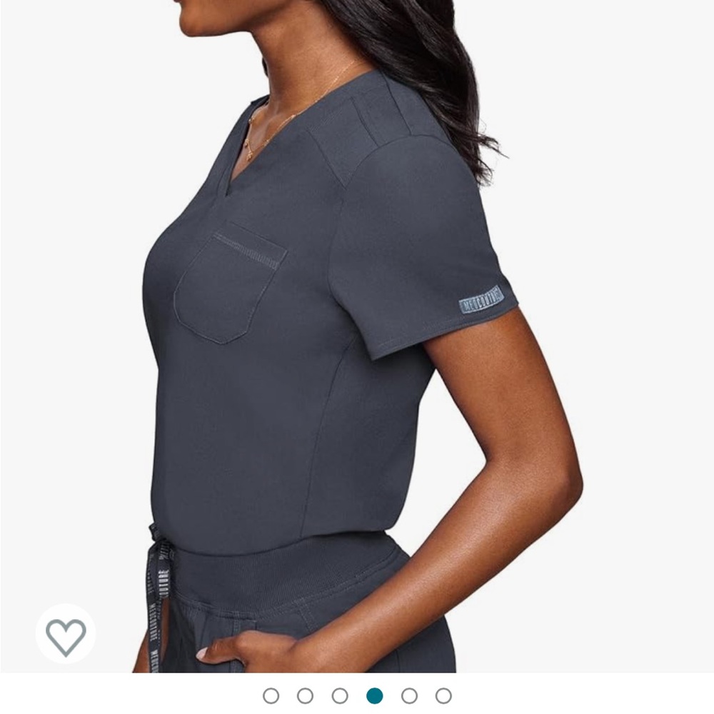 MEDCOUTURE Scrub Top in Pewter